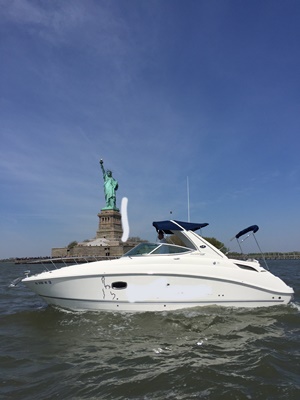Yacht 15 and Statue